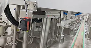 Automatic Tracking Filling & Capping Machine